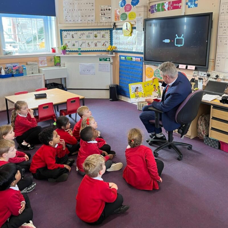 Luke Pollard reading to year 1s & 2s